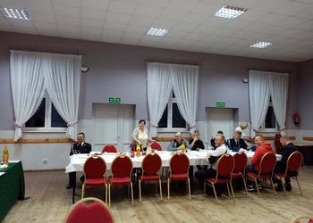 Zdjęcie przedstawia uczestników zebrania