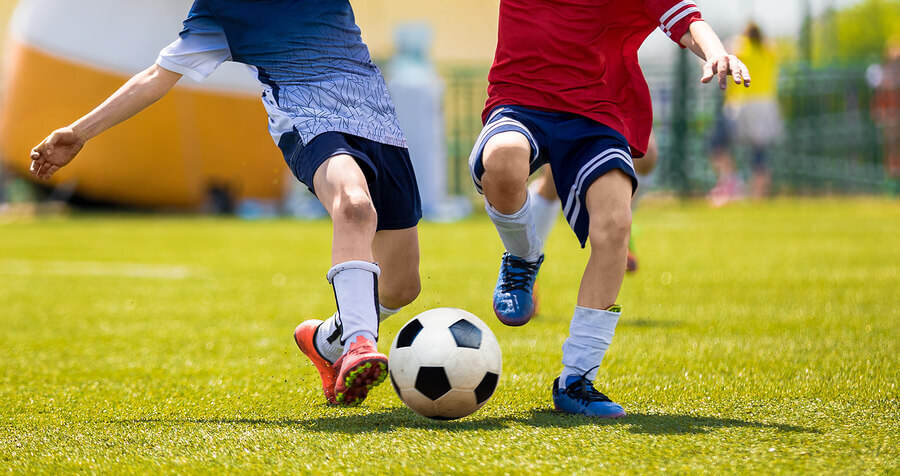 plakat przedstawiający grę w piłkę nożną