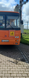 zdjęcie przedstawia autobus szkolny