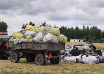 zdjęcie przedstawia wywóz odpadów