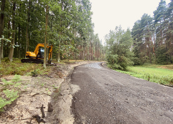 zdjęcie przedstawia remont drogi na poszczególnym odcinku