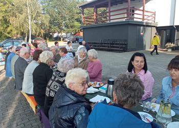 Zdjęcie przedstawia uczestników spotkania