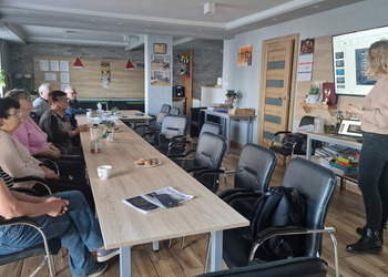 seniorzy podczas prelekcji 