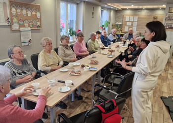 Zdjęcie przedstawia uczestników Klubu Seniora