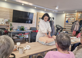 Zdjęcie przedstawia uczestników Klubu Seniora