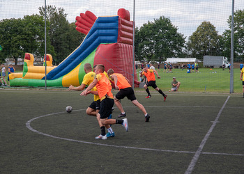 zdjęcie przedstawia turniej w piłkę nożną 