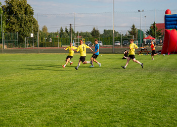 zdjęcie przedstawia turniej w piłkę nożną 