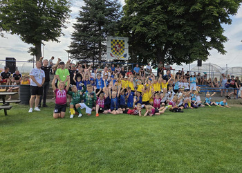 zdjęcie grupowe grup żaki