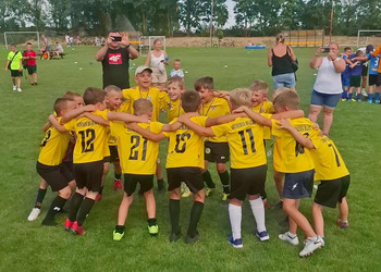 zdjęcie grupowe grup żaki