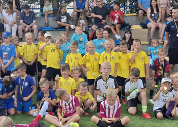 zdjęcie grupowe grup żaki