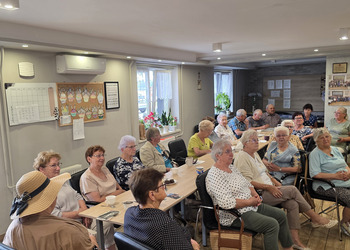 Zdjęcie przedstawia uczestników spotkania