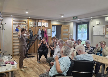 Zdjęcie przedstawia uczestników spotkania