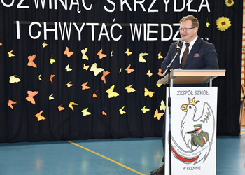 Zdjęcie przedstawia Zastępcę Wójta, Przewodniczącego Rady Rodzców.