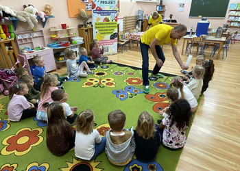 Zdjęcie przedstawia uczestników warsztatów.